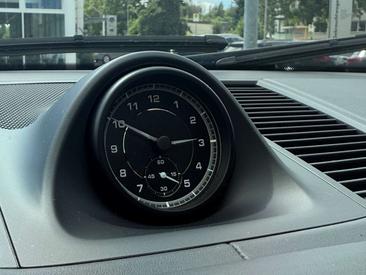 Porsche Macan Electrique Base — photo 25