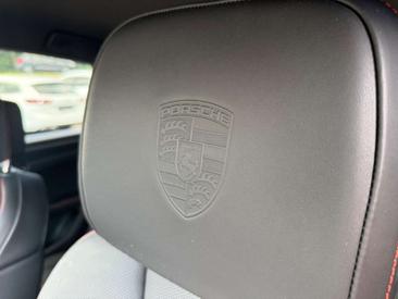 Porsche Macan Electrique Base — photo 27