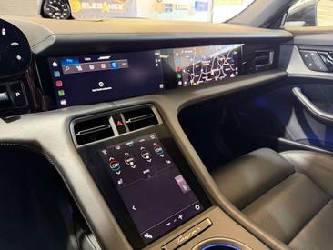Porsche Taycan — photo 27