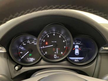 Porsche Macan Electrique Base — photo 4