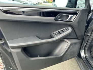 Porsche Macan Electrique S — photo 7