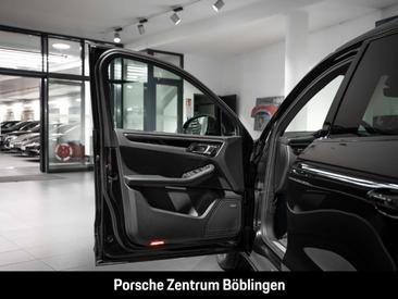 Porsche Macan Electrique S — photo 16