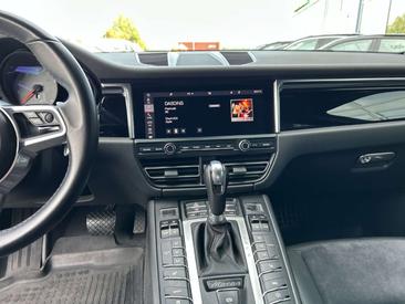 Porsche Macan Electrique S — photo 13