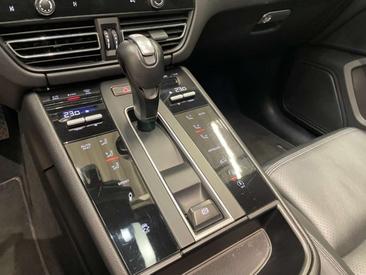 Porsche Macan Electrique Base — photo 13