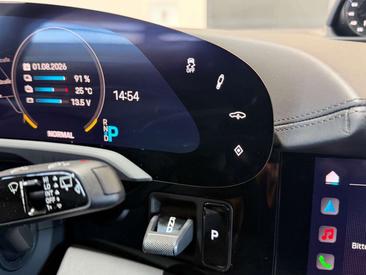 Porsche Taycan — photo 38