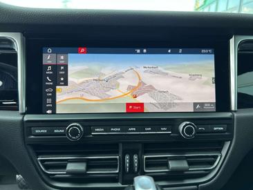 Porsche Macan Electrique S — photo 14