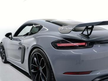 Porsche 718 Cayman GT4 — photo 16