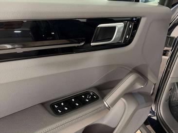 Porsche Cayenne III — photo 23