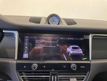 Porsche Macan Electrique Base — photo 16