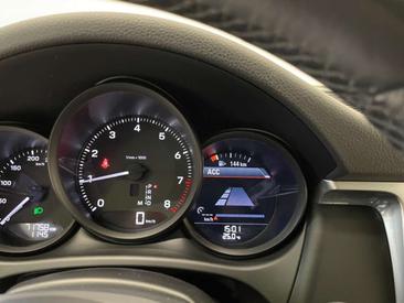 Porsche Macan Electrique Base — photo 17