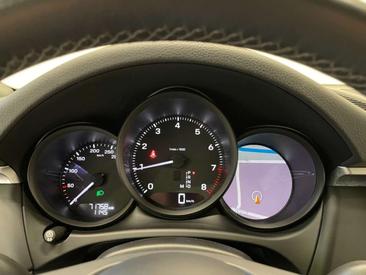 Porsche Macan Electrique Base — photo 18