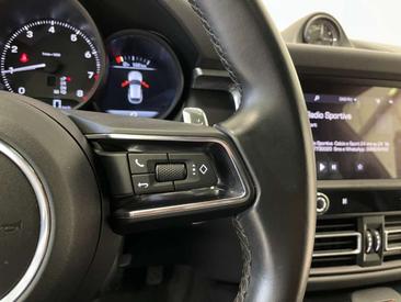 Porsche Macan Electrique Base — photo 21