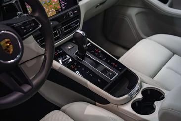 Porsche Macan Electrique S — photo 36