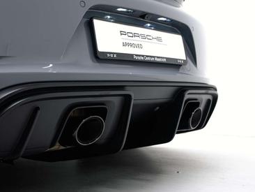 Porsche 718 Cayman GT4 — photo 24