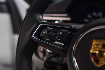 Porsche Macan Electrique S — photo 37