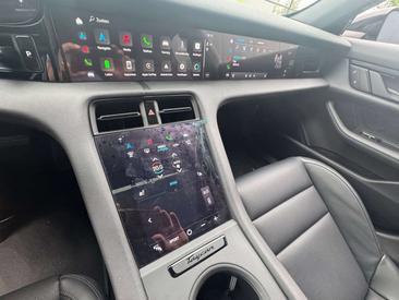 Porsche Taycan — photo 28