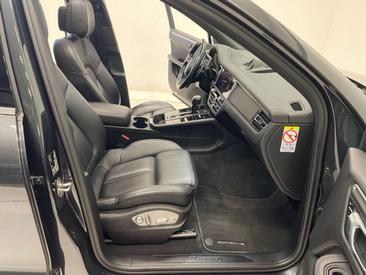 Porsche Macan Electrique Base — photo 36