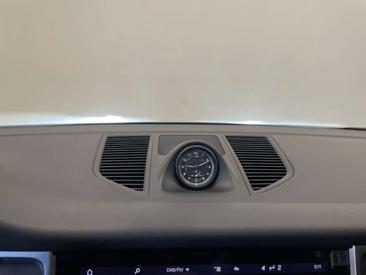 Porsche Macan Electrique Base — photo 40
