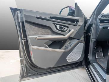 Lamborghini Urus — photo 10