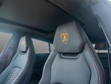 Lamborghini Urus — photo 11