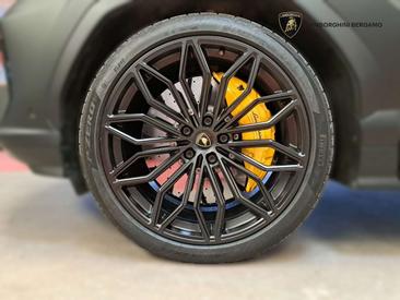 Lamborghini Urus — photo 11