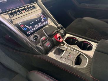 Lamborghini Urus Performante — photo 26