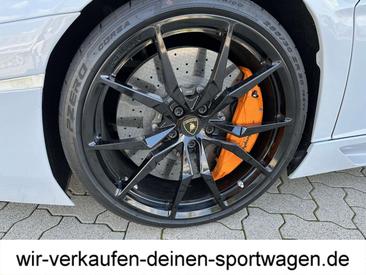 Lamborghini Aventador — photo 12
