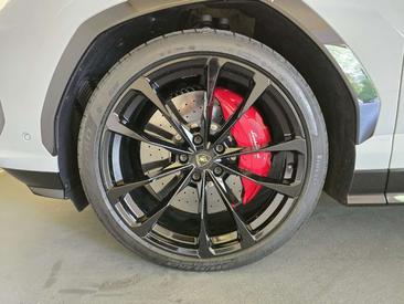 Lamborghini Urus — photo 9