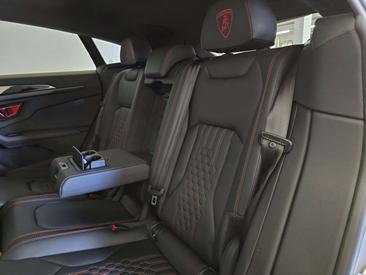 Lamborghini Urus — photo 8