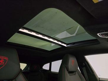 Lamborghini Urus — photo 12