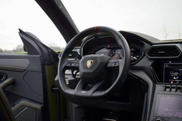 Lamborghini Urus — photo 4