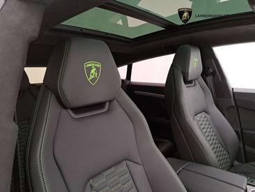 Lamborghini Urus — photo 19