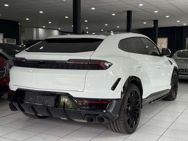 Lamborghini Urus — photo 22