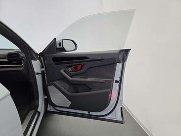 Lamborghini Urus — photo 18