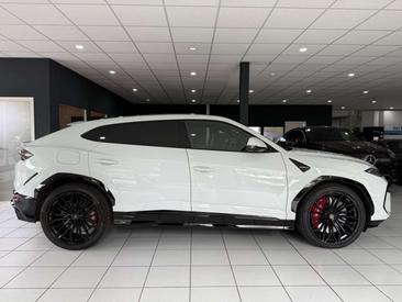 Lamborghini Urus — photo 23