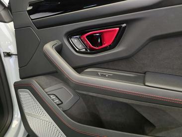 Lamborghini Urus — photo 19