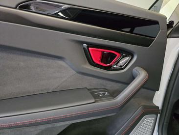 Lamborghini Urus — photo 21