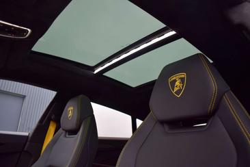 Lamborghini Urus — photo 13