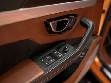 Lamborghini Urus — photo 18