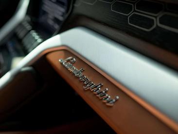 Lamborghini Urus — photo 20