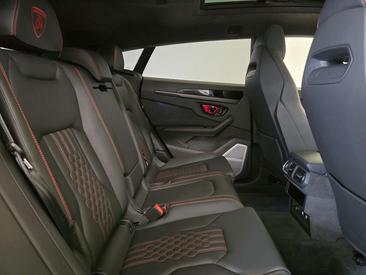 Lamborghini Urus — photo 17