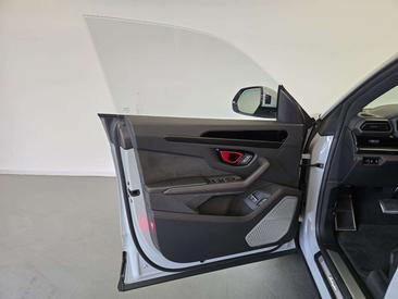 Lamborghini Urus — photo 26