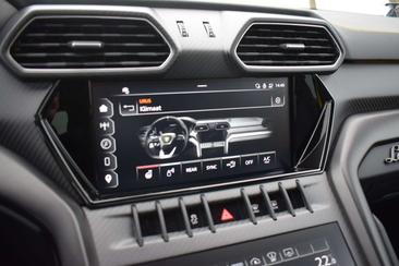 Lamborghini Urus — photo 17