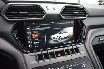 Lamborghini Urus — photo 18