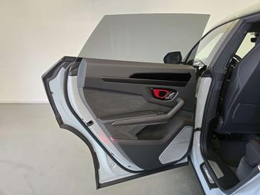 Lamborghini Urus — photo 20