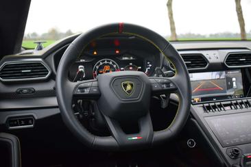 Lamborghini Urus — photo 27