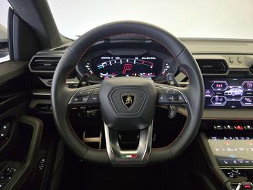 Lamborghini Urus — photo 25