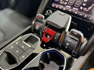 Lamborghini Urus — photo 19