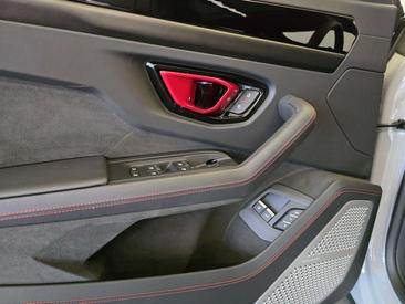 Lamborghini Urus — photo 27