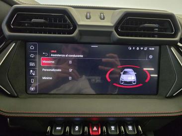 Lamborghini Urus — photo 42